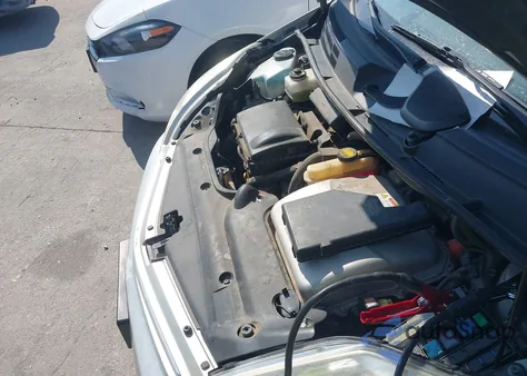 2005 Toyota Prius from USA, damaged, VIN JTDKB20U153064300